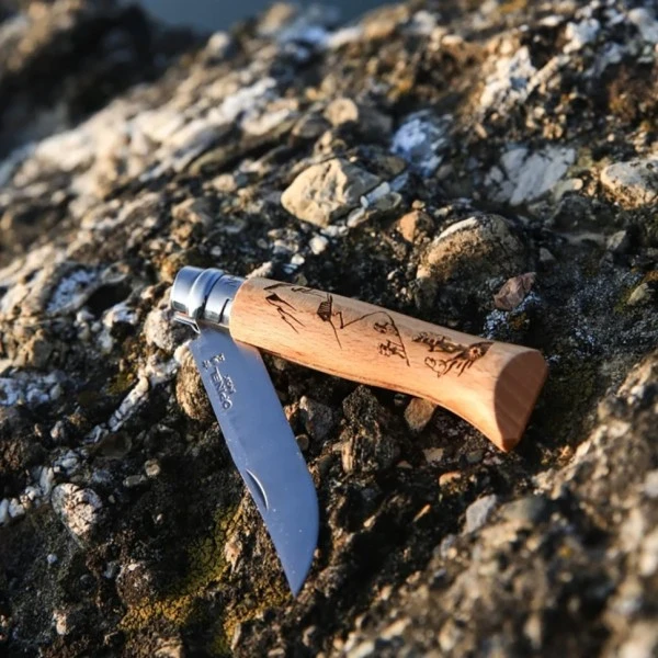 Нож Opinel №8 Alpine adventures, нержавеющая сталь, рукоять бук, гравировка пеший туризм